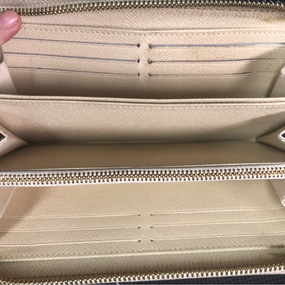 Louis Vuitton Wallet - Picture 3 of 7